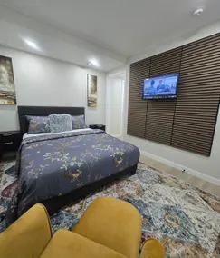 Rhote's Luxury Suite - Image 3