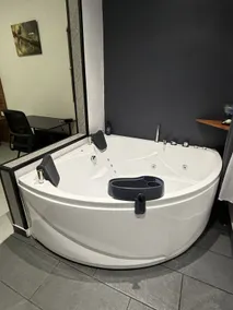 Deluxe Apt For 4 w/Hot Tub and A/C (3) - Image 4