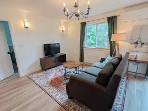 The Red Haus, Boutique Retreat - Image 4