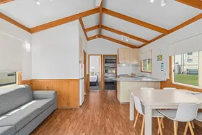 Park Cabin - Image 2
