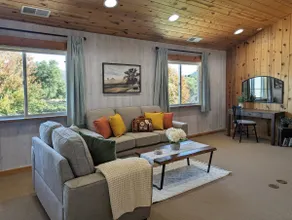 Rustic Vines Retreat - Image 2