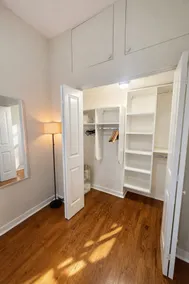 Flexhome West Town - Spacious 2BR Duplex - Image 4