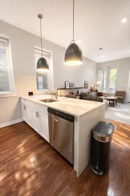 Flexhome West Town - Spacious 2BR Duplex - Image 5
