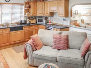 Snowdrop Cottage - Image 2
