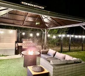 Unwind, Dine, Hot Tub & Fire Pit - Full House - Image 2