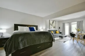 Studio-King Bed with Queen Pullout - Image 4