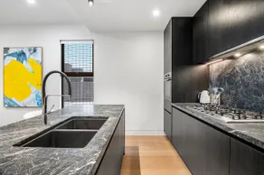 Luxury 3BR w Rooftop Spacious & Modern Sleeps 8 - Image 4