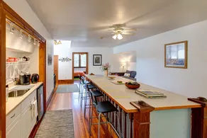 Cozy One Bedroom Apartment in Historic Roxbury! - Image 3