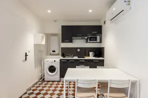 Air-Conditioned Studio Apartment - Train Station / City Center - Image 2