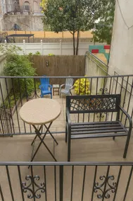 Central Park Garden | Private Backyard | Sleeps 6 - Image 3