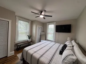 Charming 2-Bed Retreat-Close to Downtown - Image 3