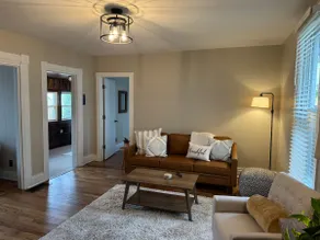 Charming 2-Bed Retreat-Close to Downtown - Image 5