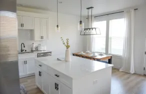 Luxe Townhome Stay - Image 4