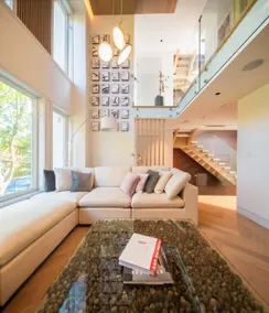 Modern Luxury Retreat in the Heart of Toronto - Image 2