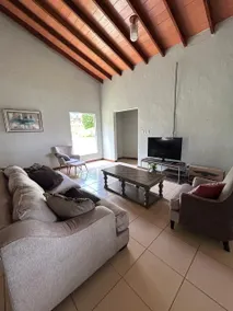 Beautiful house in a condominium with lake view - Image 4