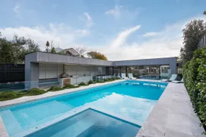 Sorrento Beach House - Image 2
