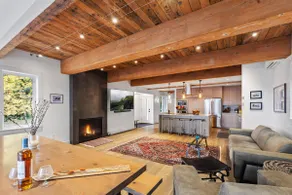 Bayview Modern Luxury by the Lake - Image 4