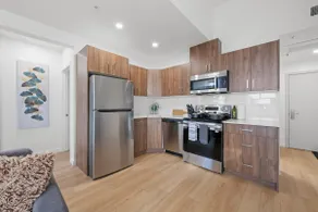 Luxe 2BR Suite | Central YEG Free UGPrkg - Image 5