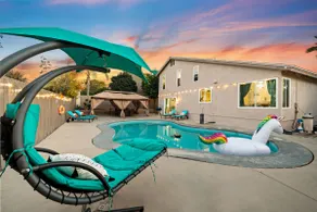 Garage, Pool, King Bed, Gated Yard in Rancho Penas - Image 2