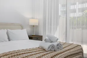 Luxury 5 Bedroom Rouse Hill Home - Image 3
