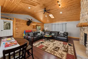 Game Room Log Cabin Near Dells Hot Tub - Image 4