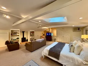 Skylights & Tides King Studio - Kittery/Portsmouth - Image 3