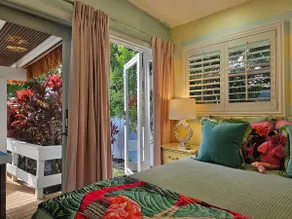 • The Bird • 3 blocks to beach-Heated Pool-Hot Tub - Image 5