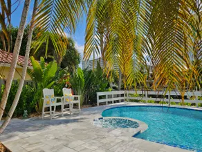 • The Bird • 3 blocks to beach-Heated Pool-Hot Tub - Image 4