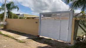 House with a swimming pool and comfort in a quiet neighborhood. - Image 2