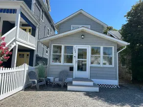Beach Getaway - 3BR,A/C,1 Block to Beach, 6 badges - Image 2
