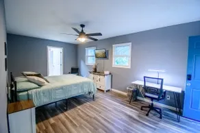 Spacious 3BR Home - Walk to Amphitheatre + Arcade - Image 5