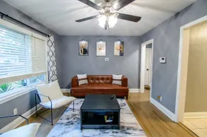 Spacious 3BR Home - Walk to Amphitheatre + Arcade - Image 4