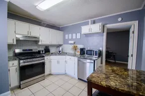 Spacious 3BR Home - Walk to Amphitheatre + Arcade - Image 3
