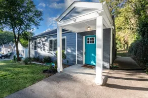 Spacious 3BR Home - Walk to Amphitheatre + Arcade - Image 2