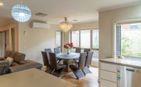 Spacious 4BR House by 24/7 Café & IGA in Ballarat - Image 4
