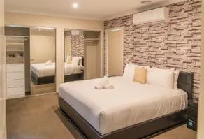 Spacious 4BR House by 24/7 Café & IGA in Ballarat - Image 3