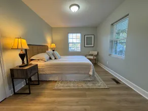 COZY 2bd/2ba Bungalow <5 min from HPU & HP Market - Image 3