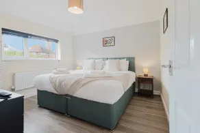 5BR | 3BA | Ideal for Groups, Free Parking, Wi-Fi - Image 3