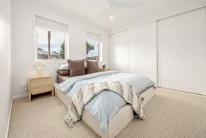 5 min walk to beach, 5 min drive to shops - Image 2