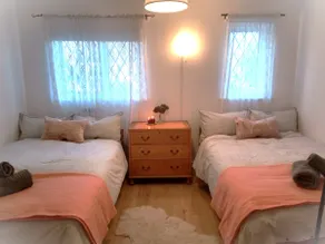 Near Heathrow T5 Slough Windsor sleeps 3-4 - Image 2