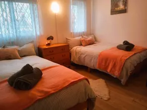 Near Heathrow T5 Slough Windsor sleeps 3-4 - Image 3