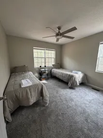 Minimalist Retreat near the Greens - Image 4