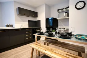 Modern 3-Bed Retreat Walk to Bournemouth Pier - Image 2