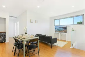 Riverwood 2-Storey 3Br with Central AC & parking - Image 2