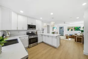 Walk-to-beach Bungalow with Game Room - Image 3