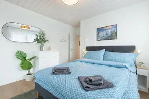 Mountain view with balcony and free parking - Image 2