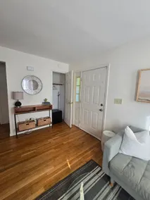 Cozy Private Suite Near Train to NYC - Image 3