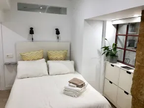 Exclusive apartment next to the University and Cathedral - Image 3