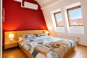 Stylish Penthouse with Balcony near City Center - Image 3