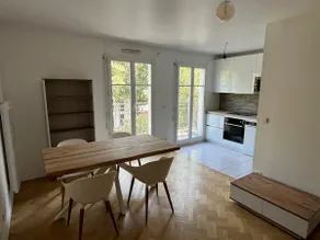 Apartment - 25' Eiffel Tower & 10' Versailles Castle - Image 2